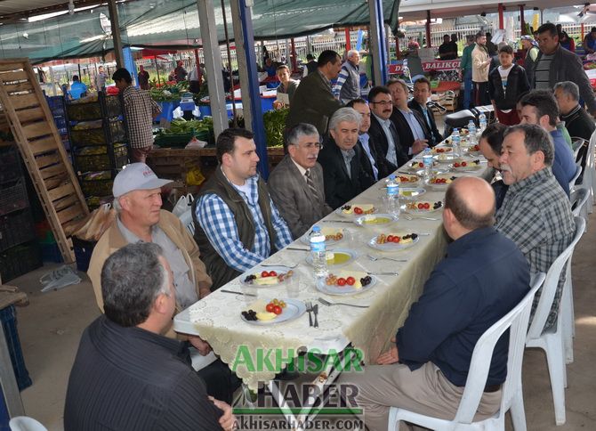 AK Parti Başkan Adayı Salih Hızlı; Pazarcılarla Kahvaltıda Buluştu